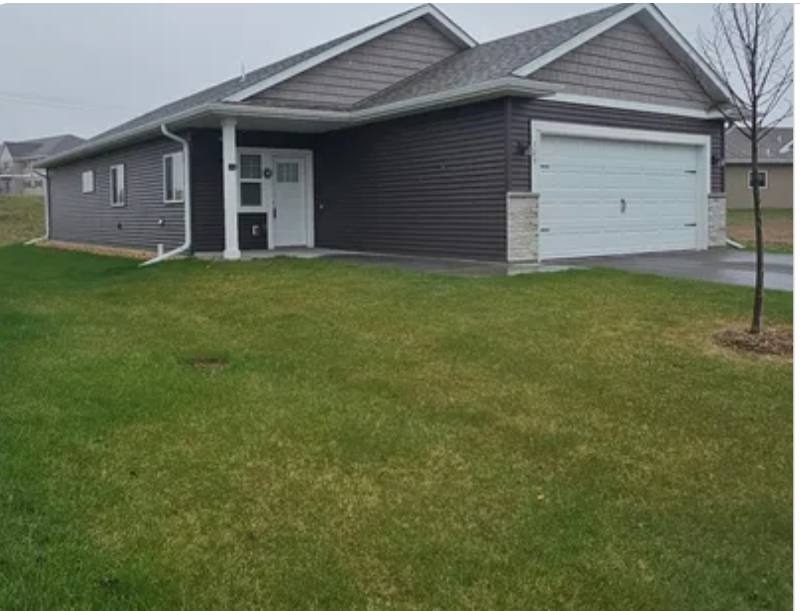 House for rent at 725 Cherrywood Lane NE, Isanti, MN 55040