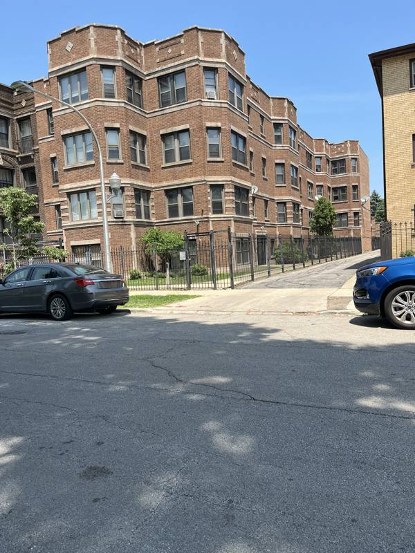 Apartment for rent at 7657 S Coles Ave #3B, Chicago, IL 60649