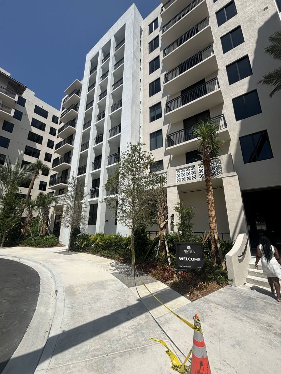 Apartment for rent at 2555 NE 179th St, Miami, FL 33162