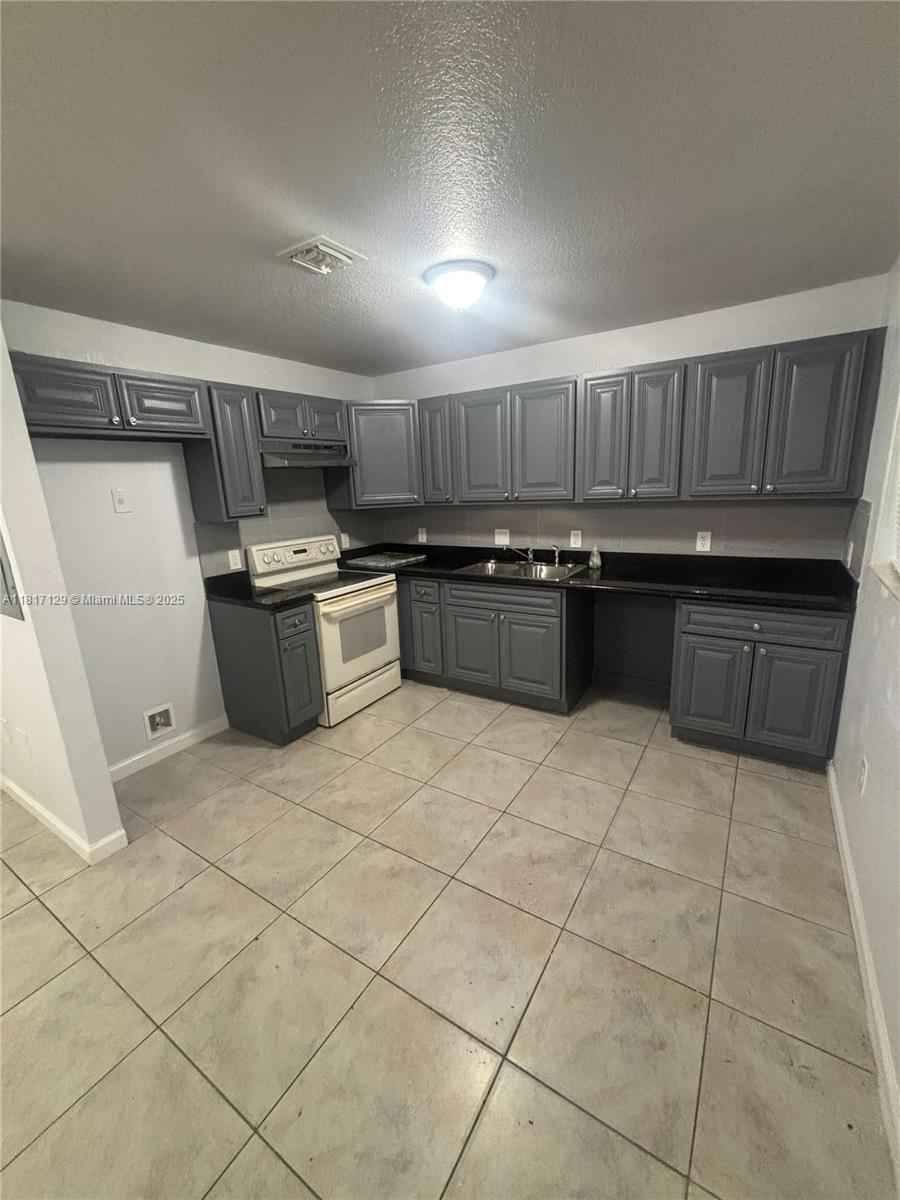 Townhouse for rent at 14000 NE 2nd Ave, Miami, FL 33161