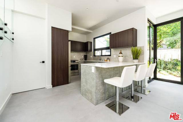House for rent at 370 N San Vicente Blvd, Los Angeles, CA 90048