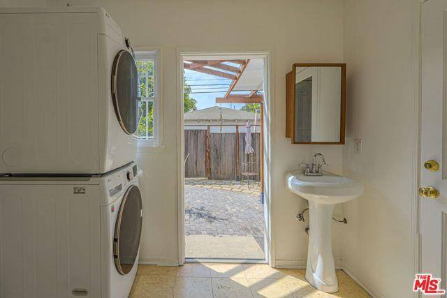 House for rent at 11924 Tennessee Place, Los Angeles, CA 90064