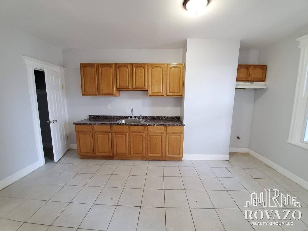 Apartment for rent at 532 S 11th St #1, 2, Newark, NJ 07103