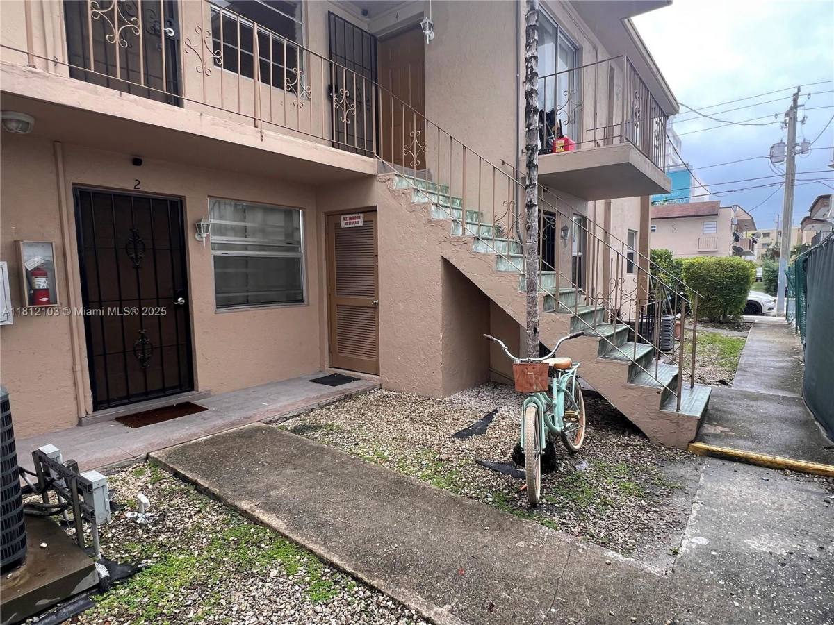 Apartment for rent at 427 SW 6th St #2, Miami, FL 33130