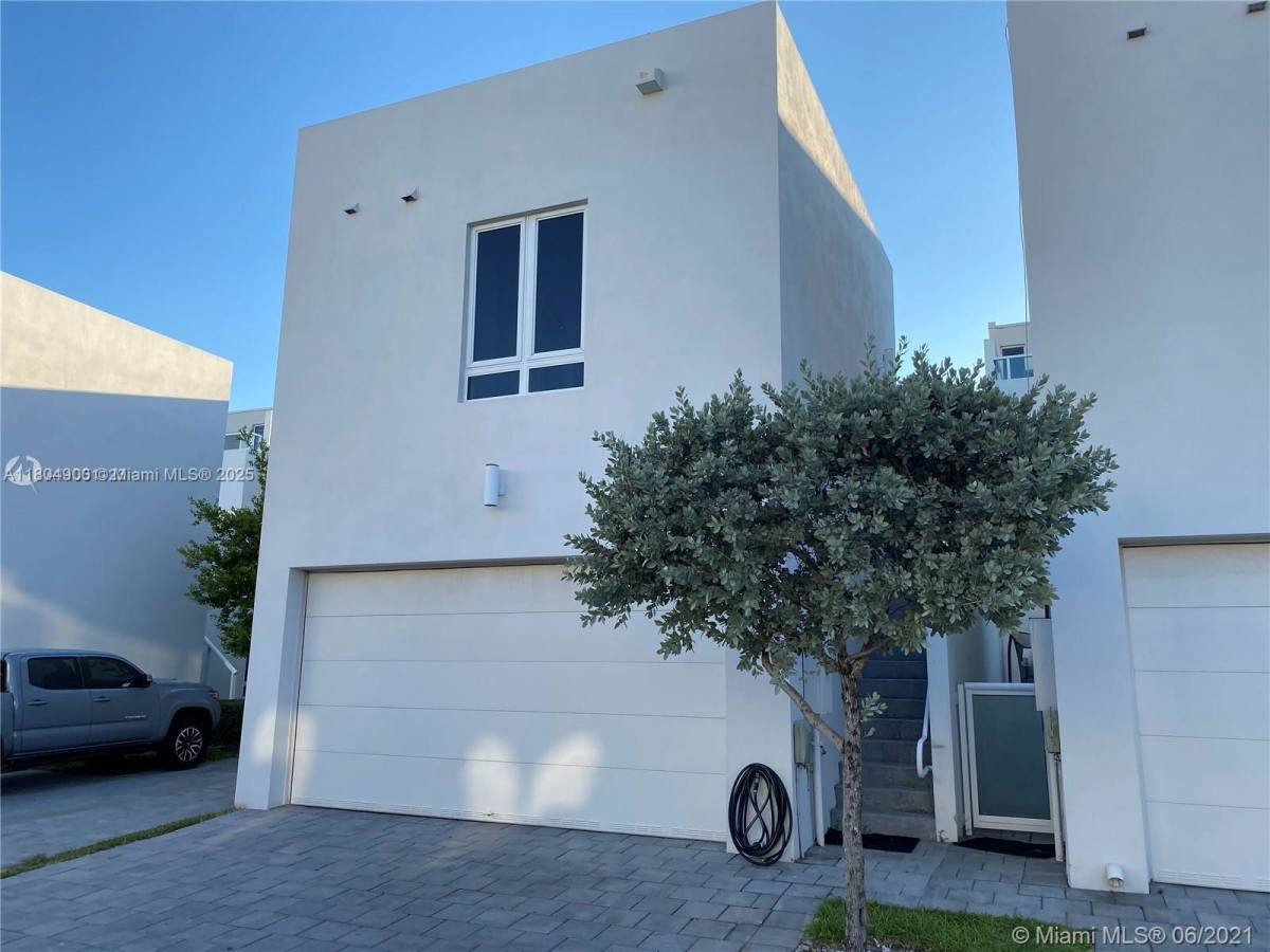 Apartment for rent at 10458 NW 67th St, Miami, FL 33178