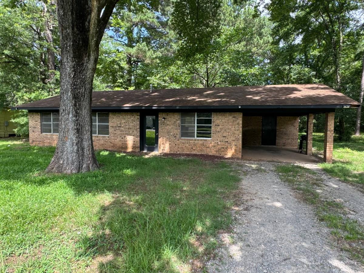 House for rent at 622 Lincoln St, Benton, LA 71006