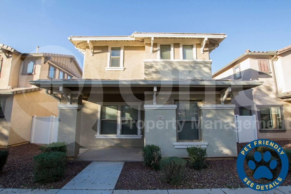 House for rent at 1387 S Joshua Tree Lane, Gilbert, AZ 85296