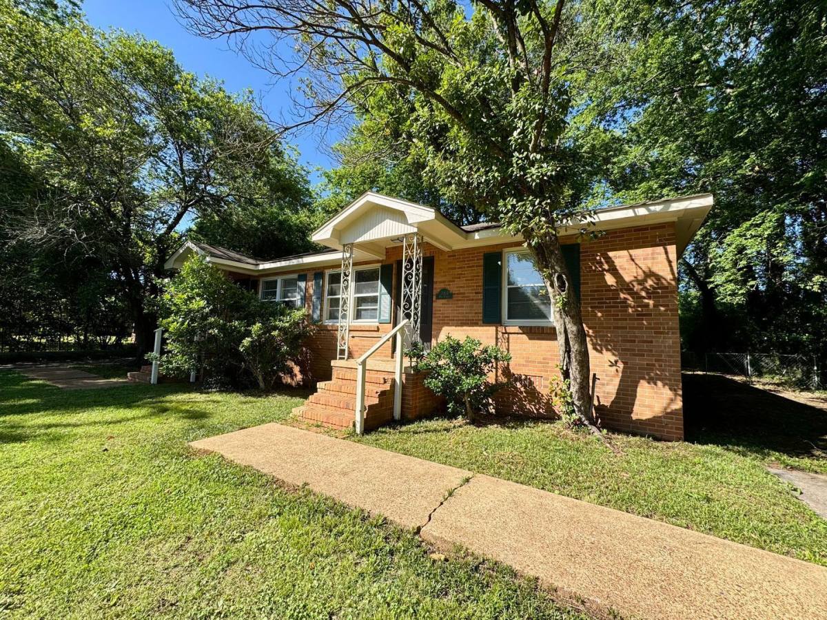 Apartment for rent at 1706 E 28th St #B, Sheffield, AL 35660