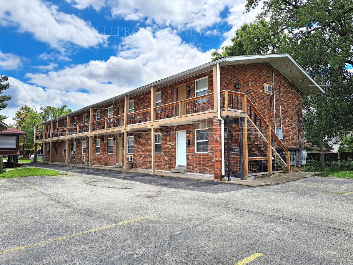Apartment for rent at 4704 Southern Parkway #10B, Louisville, KY 40214