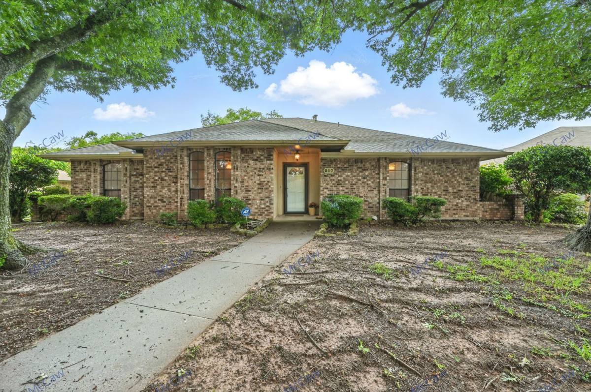 House for rent at 217 Elder Oak Dr, Desoto, TX 75115