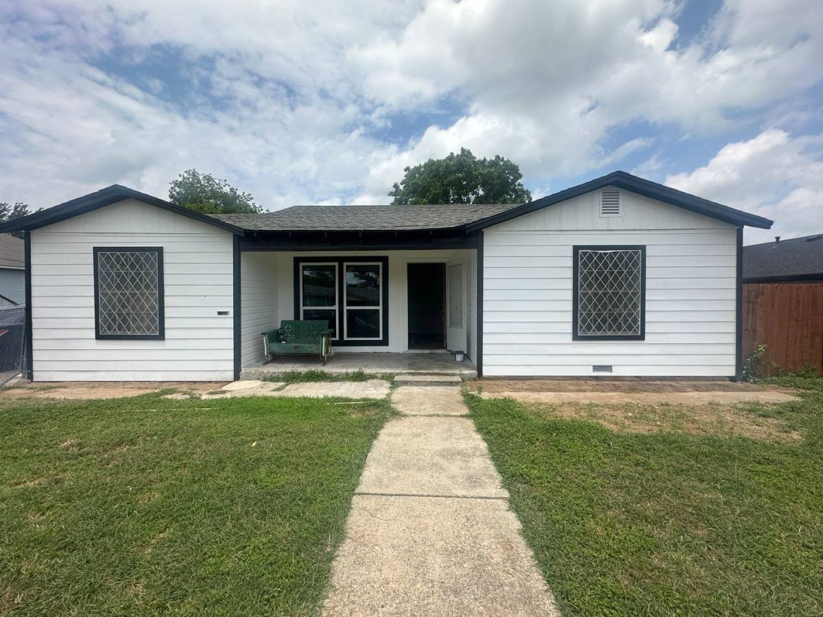 House for rent at 4929 Willie St, Fort Worth, TX 76105