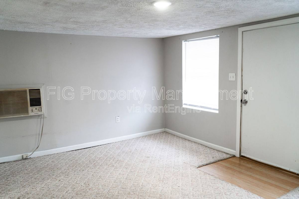 House for rent at 210 Clinton St, Harriman, TN 37748
