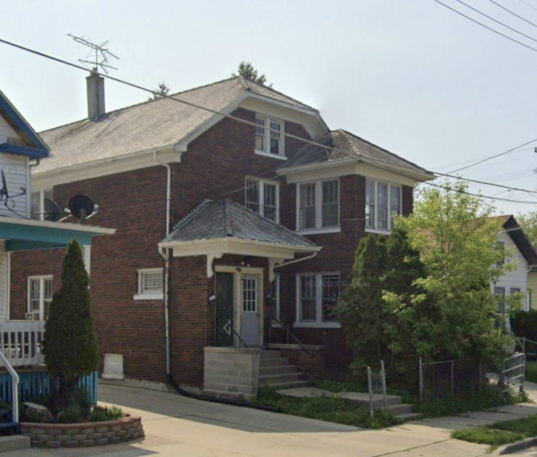 Townhouse for rent at 1213 Superior St, Racine, WI 53404