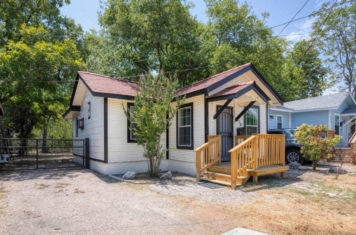 House for rent at 270 Oelkers St, San Antonio, TX 78204
