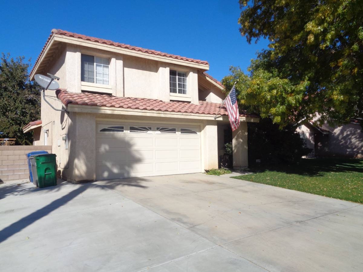 House for rent at 607 Esther Dr, Lancaster, CA 93535