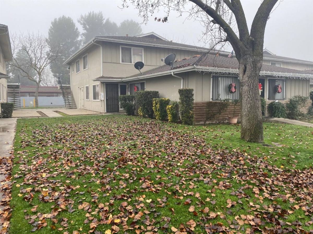 Apartment for rent at 2839 W Fairmont Ave, Fresno, CA 93705