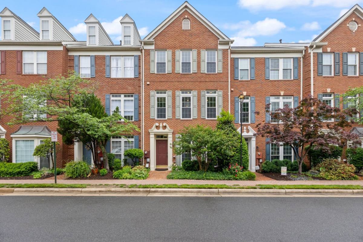 Townhouse for rent at 713 Norfolk Lane, Alexandria, VA 22314