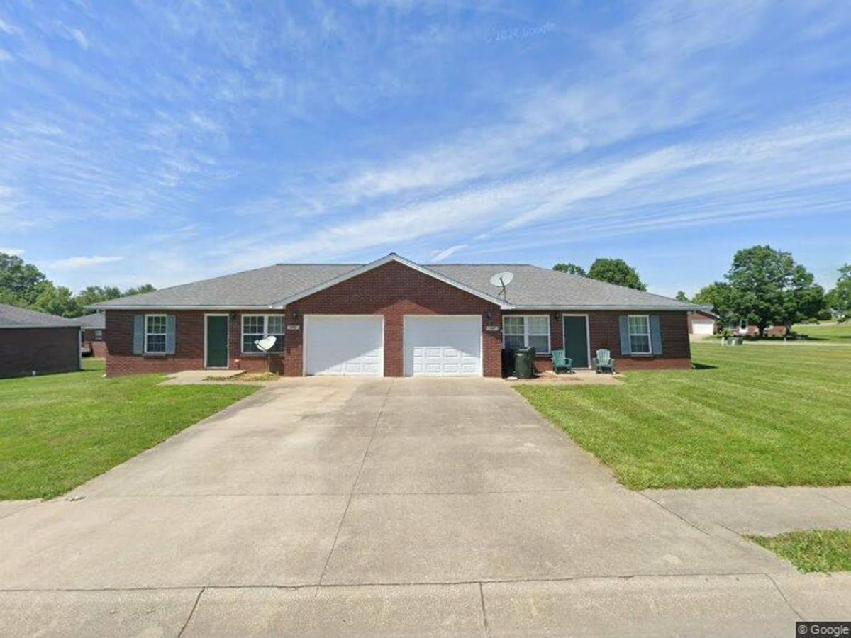 Townhouse for rent at 145 Croghan Way, Vine Grove, KY 40175