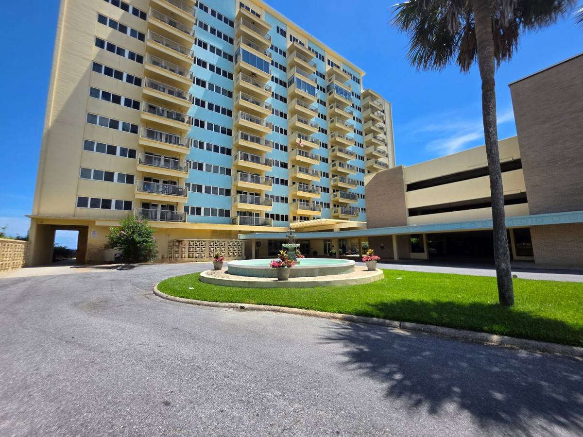 Condo for rent at 825 Bayshore Dr, Pensacola, FL 32507