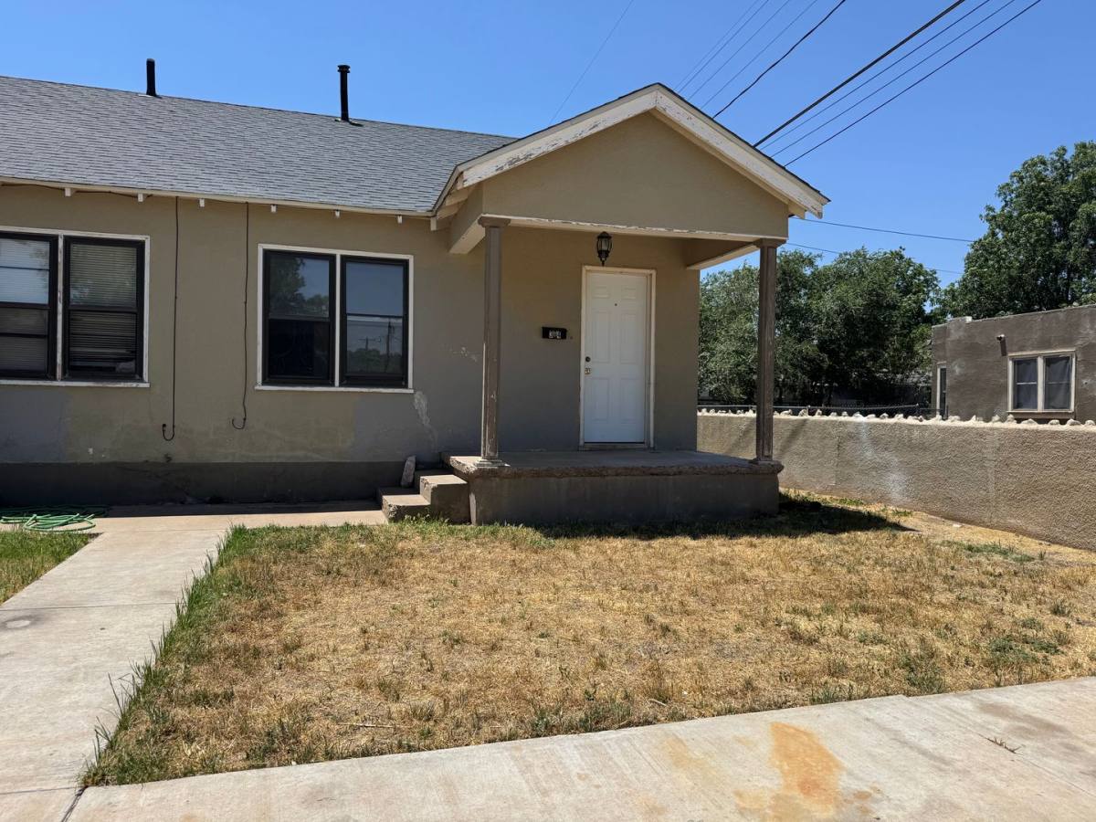House for rent at 304 W Albuquerque St, Roswell, NM 88203