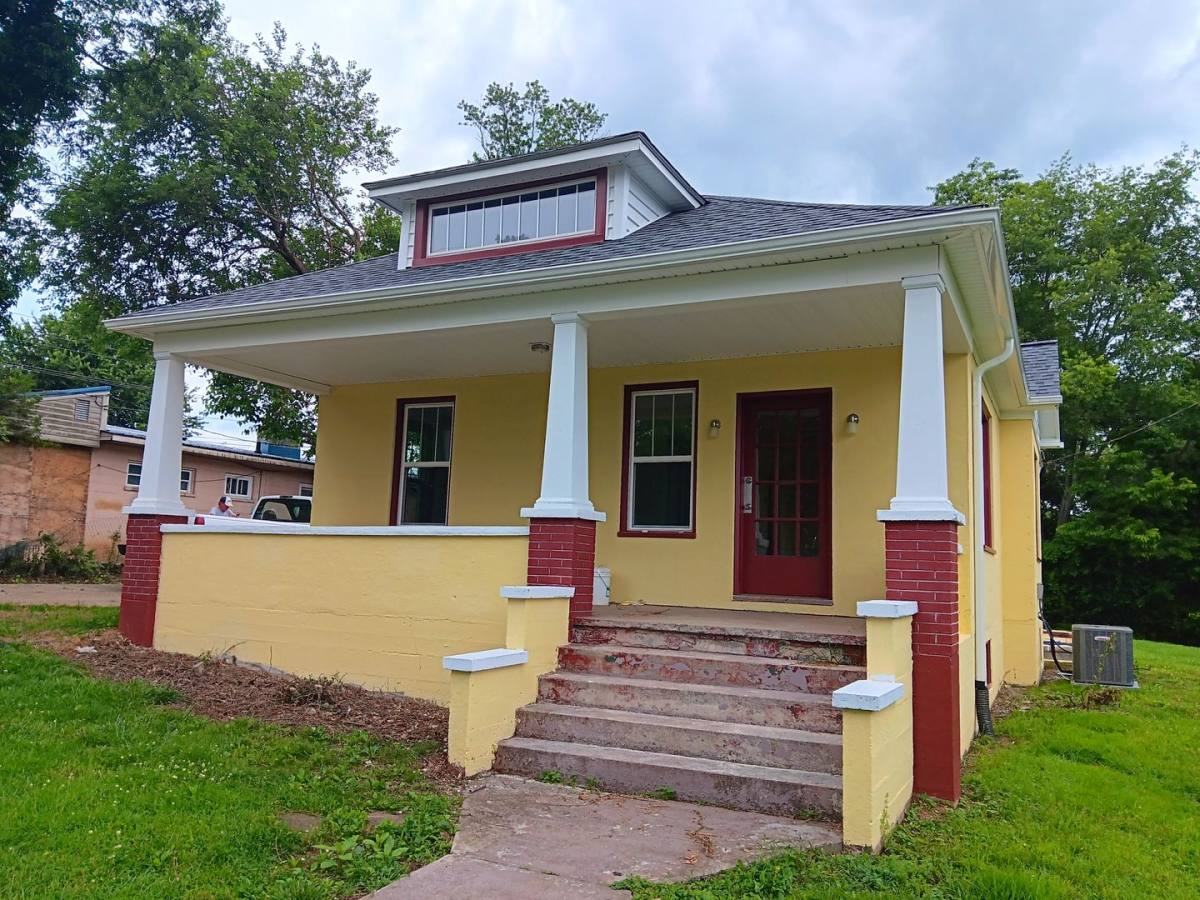 House for rent at 1813 7th St, Radford, VA 24141