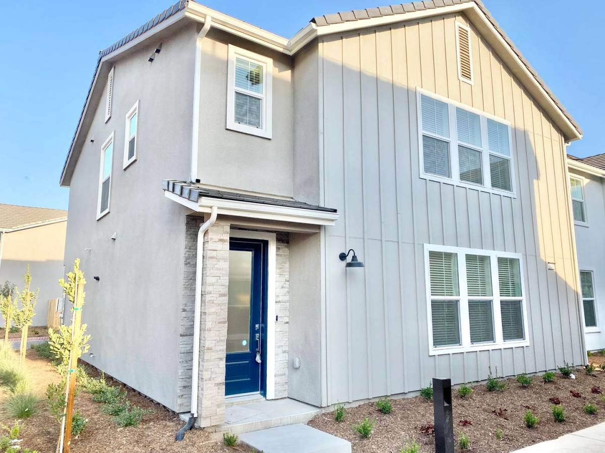 House for rent at 2846 E Tamarind Dr, Fresno, CA 93730