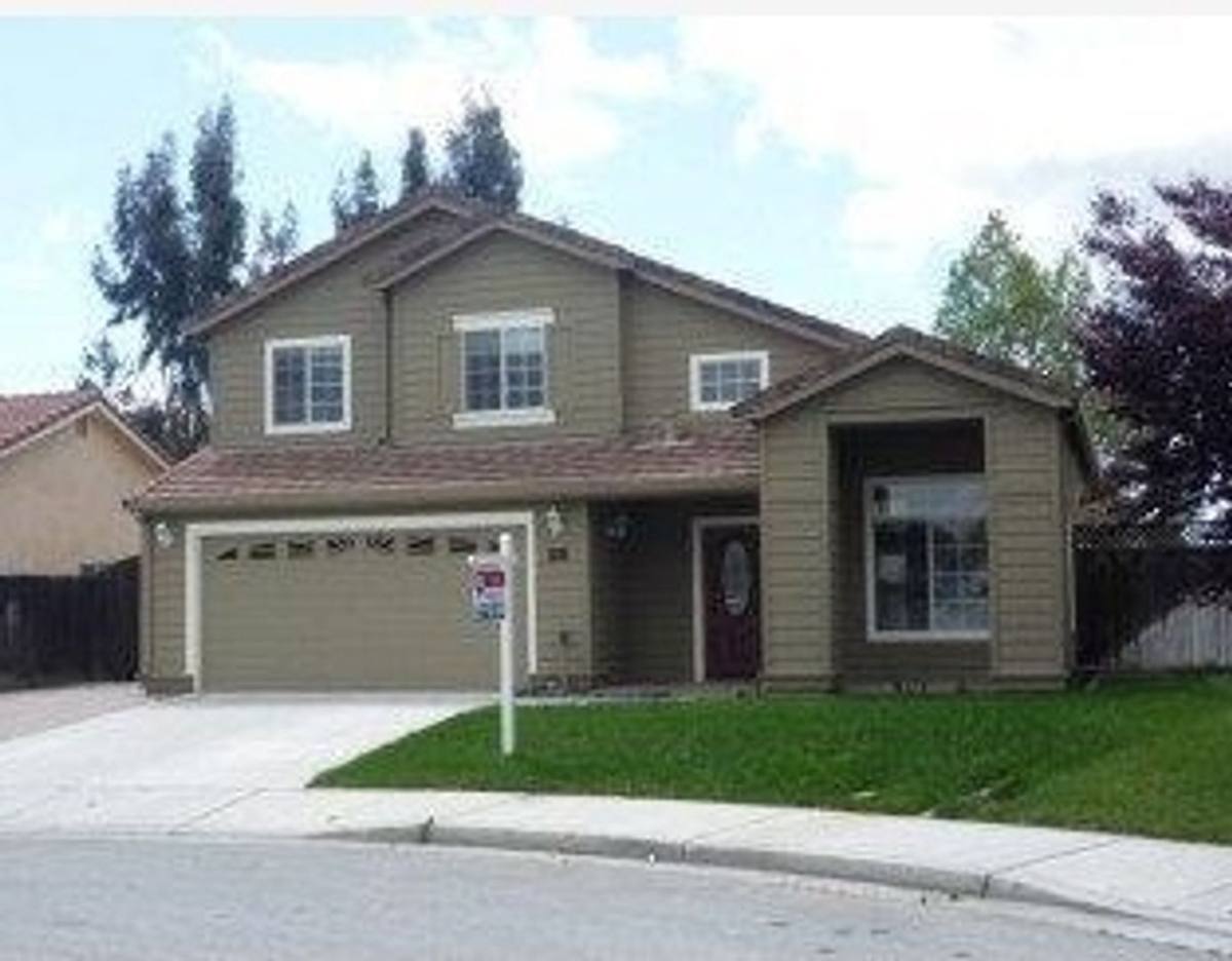 House for rent at 1060 Hemlock Court, Hollister, CA 95023