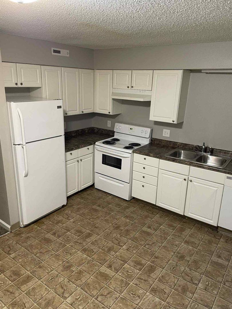 Apartment for rent at 1195 NW Aurora Ave, Des Moines, IA 50313