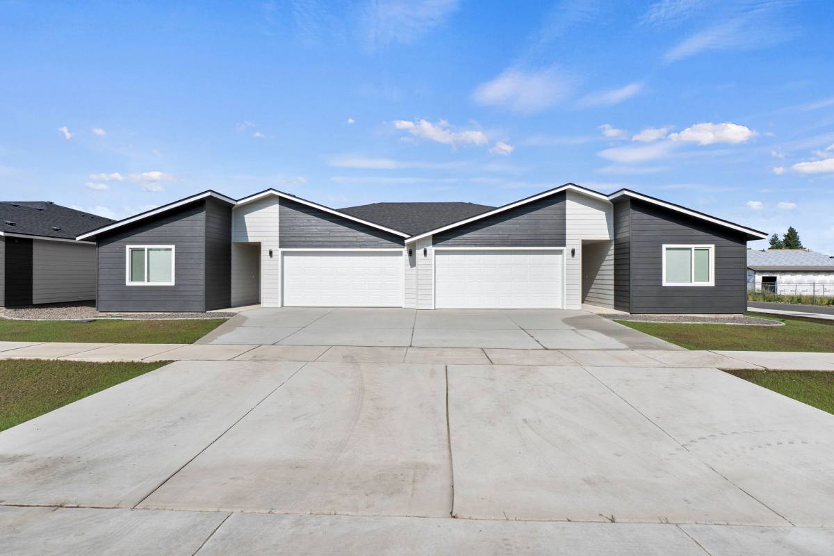 Townhouse for rent at 1715 N Selkirk Rd, Greenacres, WA 99016
