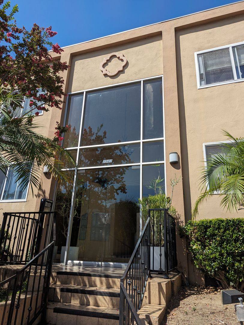 Apartment for rent at 1541 N Formosa Ave, Los Angeles, CA 90046