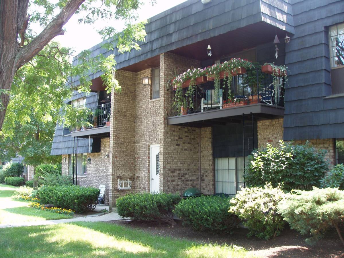 Apartment for rent at 47 Meadowbrook Dr, Slingerlands, NY 12159