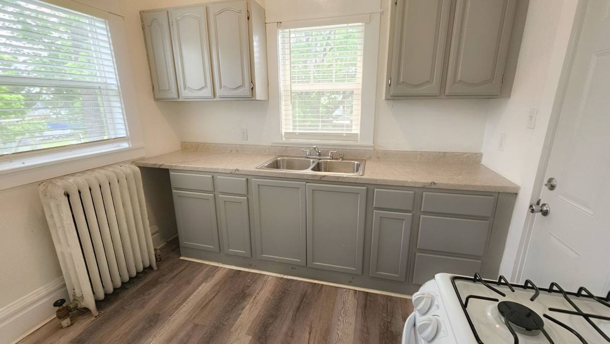 Apartment for rent at 1076 21st St, Des Moines, IA 50311