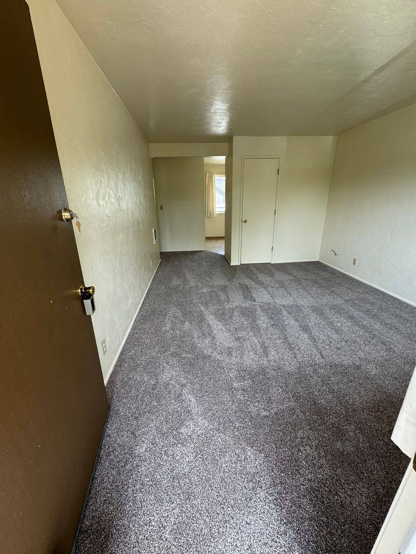 House for rent at 325 W 14th Ave, Eugene, OR 97402
