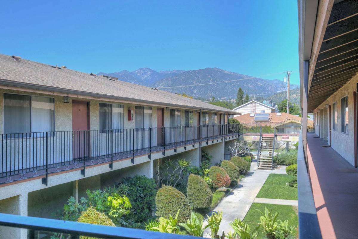 Apartment for rent at 869 - 871 W Walnut Ave, Monrovia, CA 91016