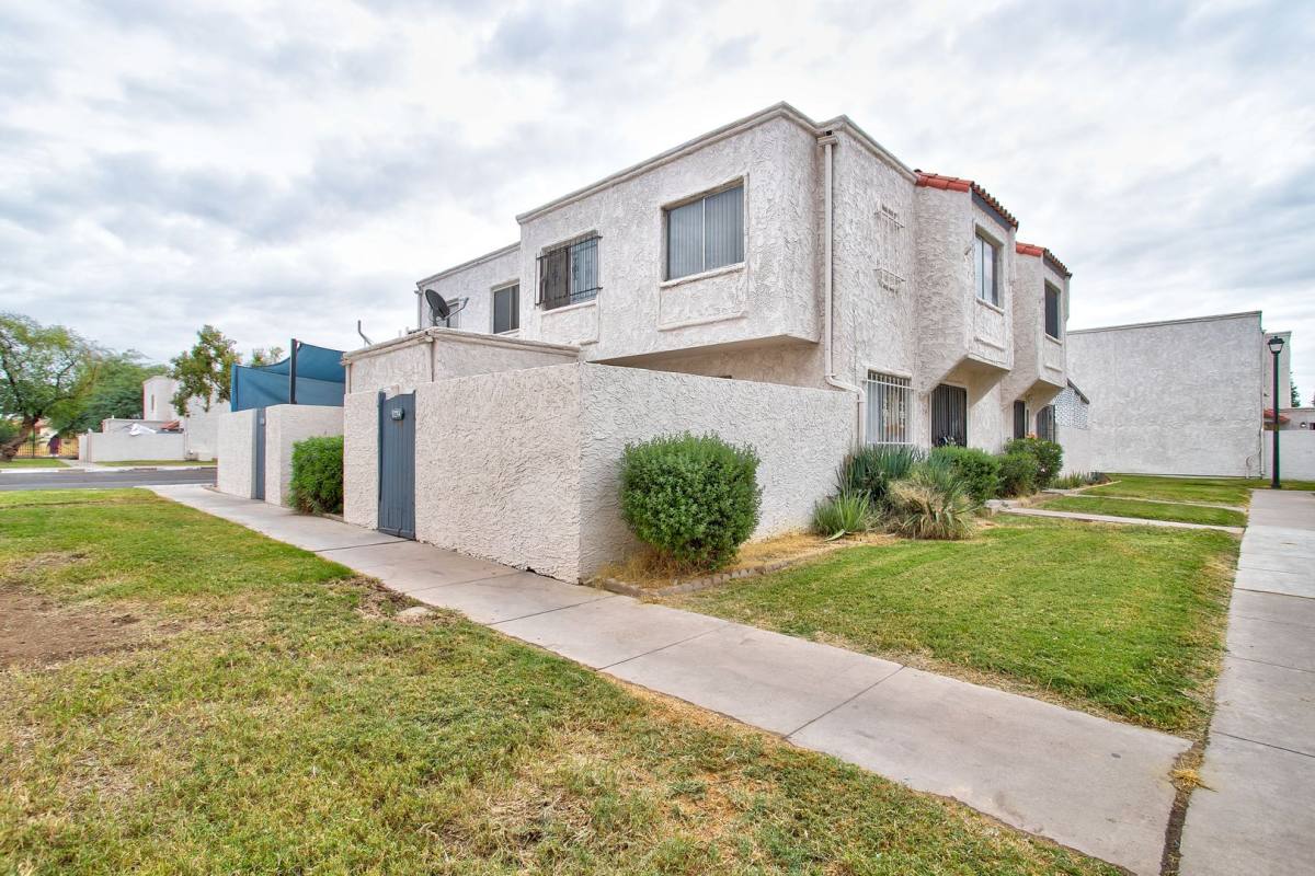 Townhouse for rent at 5214 N 42nd Lane, Phoenix, AZ 85019
