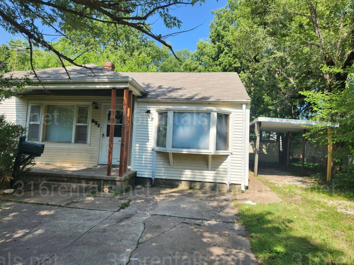 House for rent at 951 N Pershing St, Wichita, KS 67208