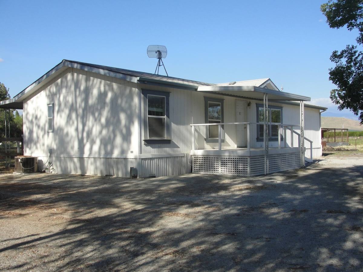 House for rent at 11947 S Rd, Porterville, CA 93257