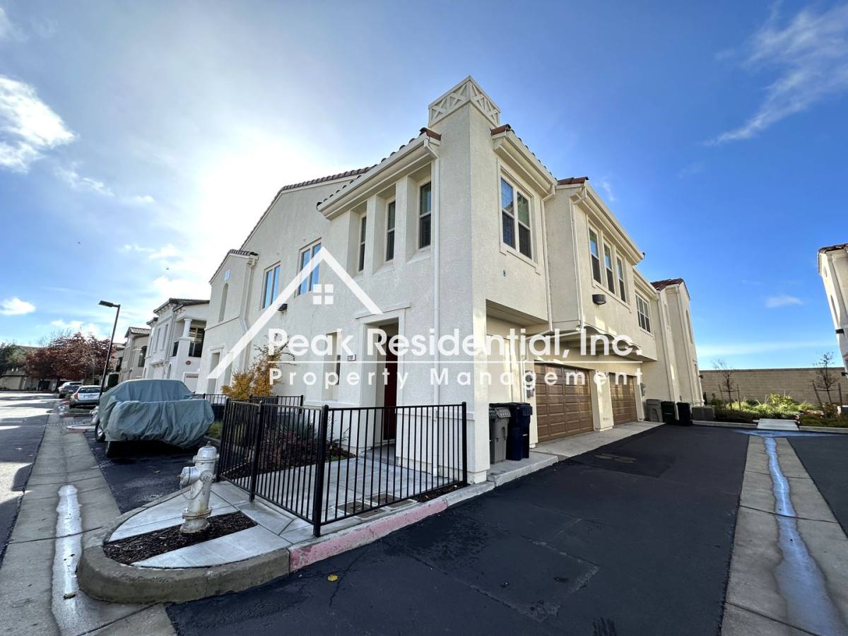 Townhouse for rent at 5301 E Commerce Way, Sacramento, CA 95835