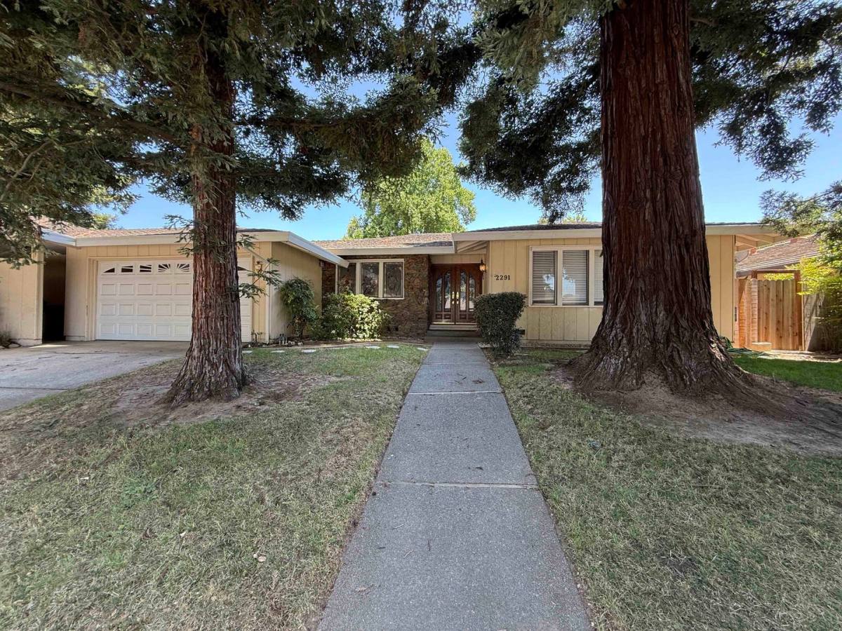House for rent at 2291 University Ave, Sacramento, CA 95825