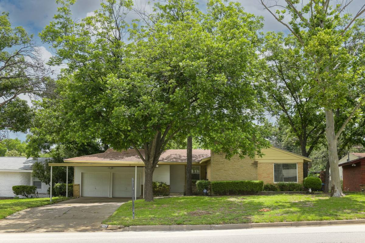 House for rent at 4825 Trail Lake Dr, Fort Worth, TX 76133