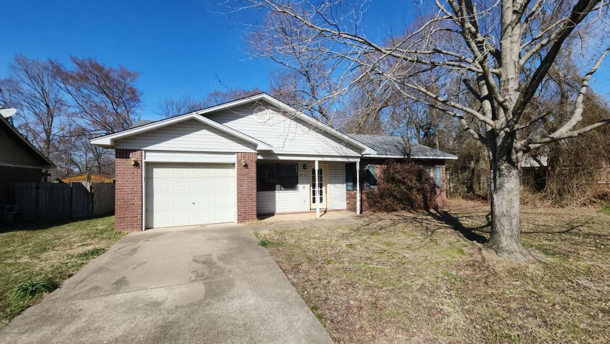 House for rent at 1615 E L St, Russellville, AR 72801