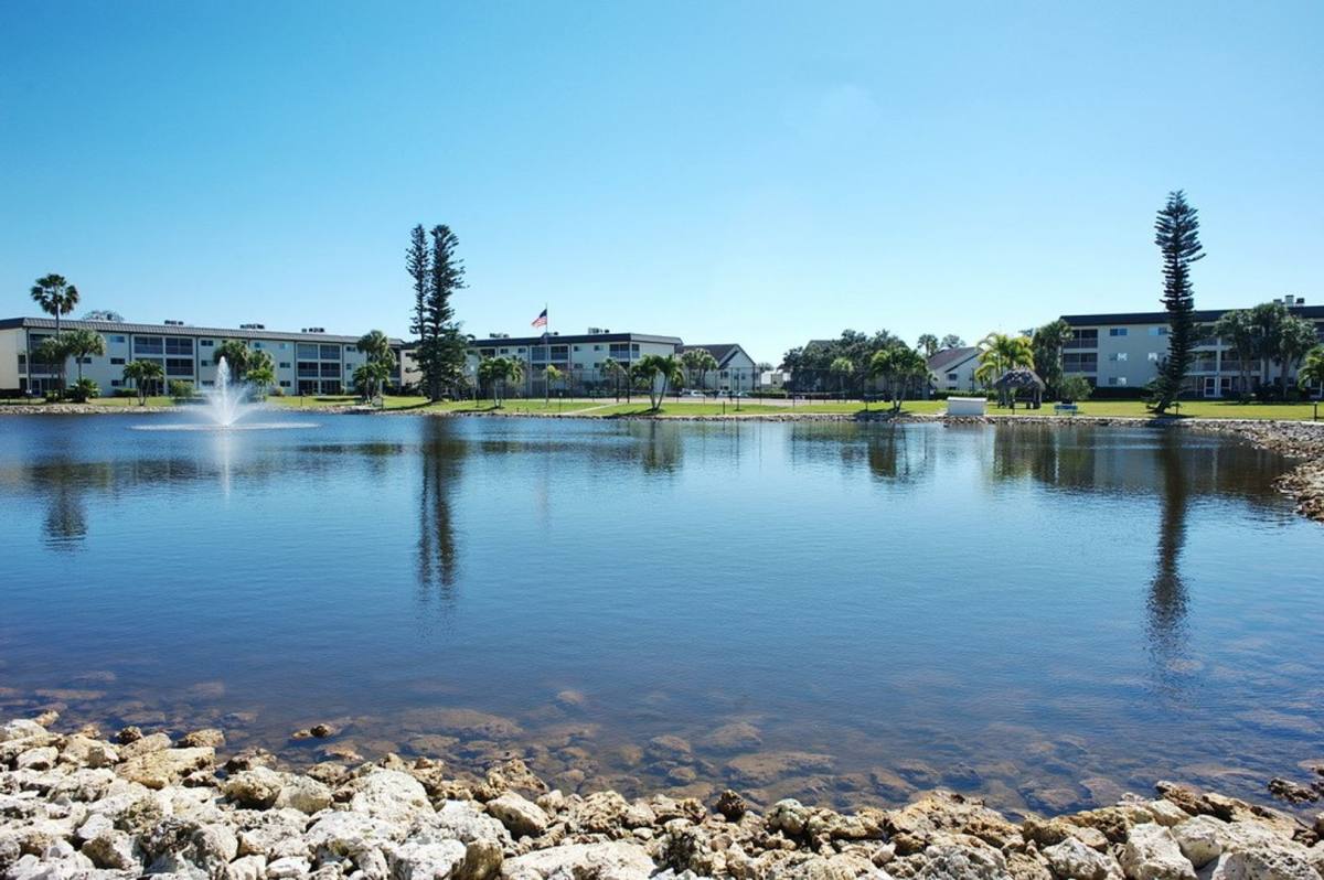 Apartment for rent at 1000 Manatee, Naples, FL 34114