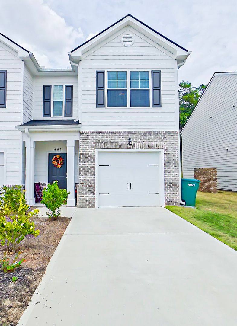 Townhouse for rent at 882 Quaint Parish Circle, Graniteville, SC 29829