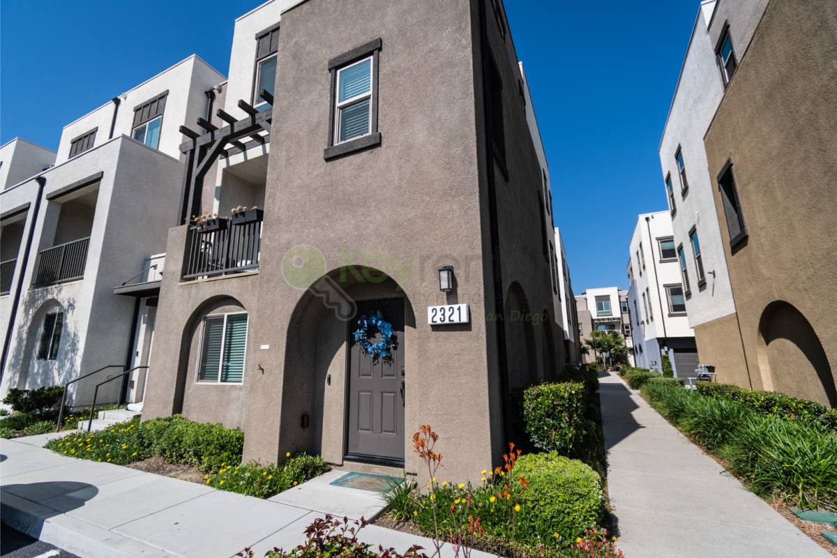 Townhouse for rent at 2321 Verano Way, Vista, CA 92081