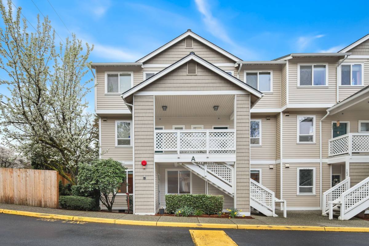 House for rent at 17827 80th Ave NE, Kenmore, WA 98028