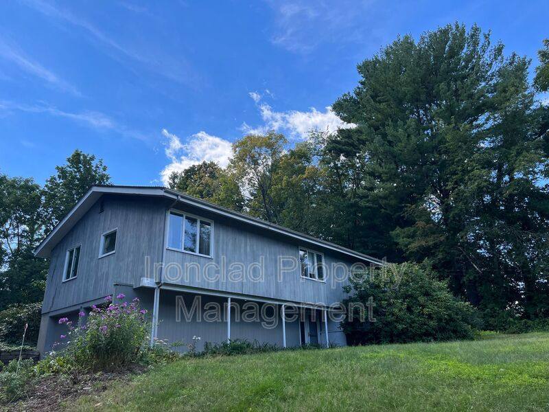 House for rent at 4 Scenic Dr, Portland, CT 06480