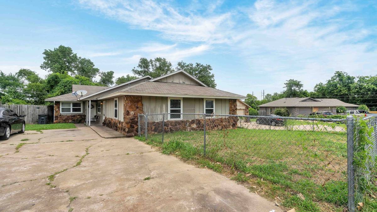 Apartment for rent at 12431 E 11th Court, Tulsa, OK 74128