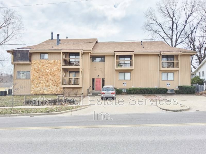 Condo for rent at 4095 W Walnut St, Independence, MO 64050
