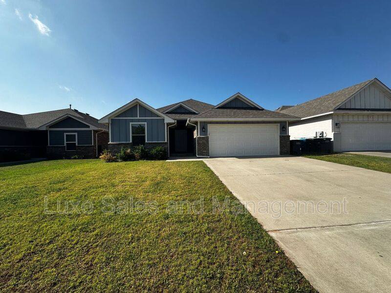 House for rent at 2316 Alta Vista Lane, Edmond, OK 73034