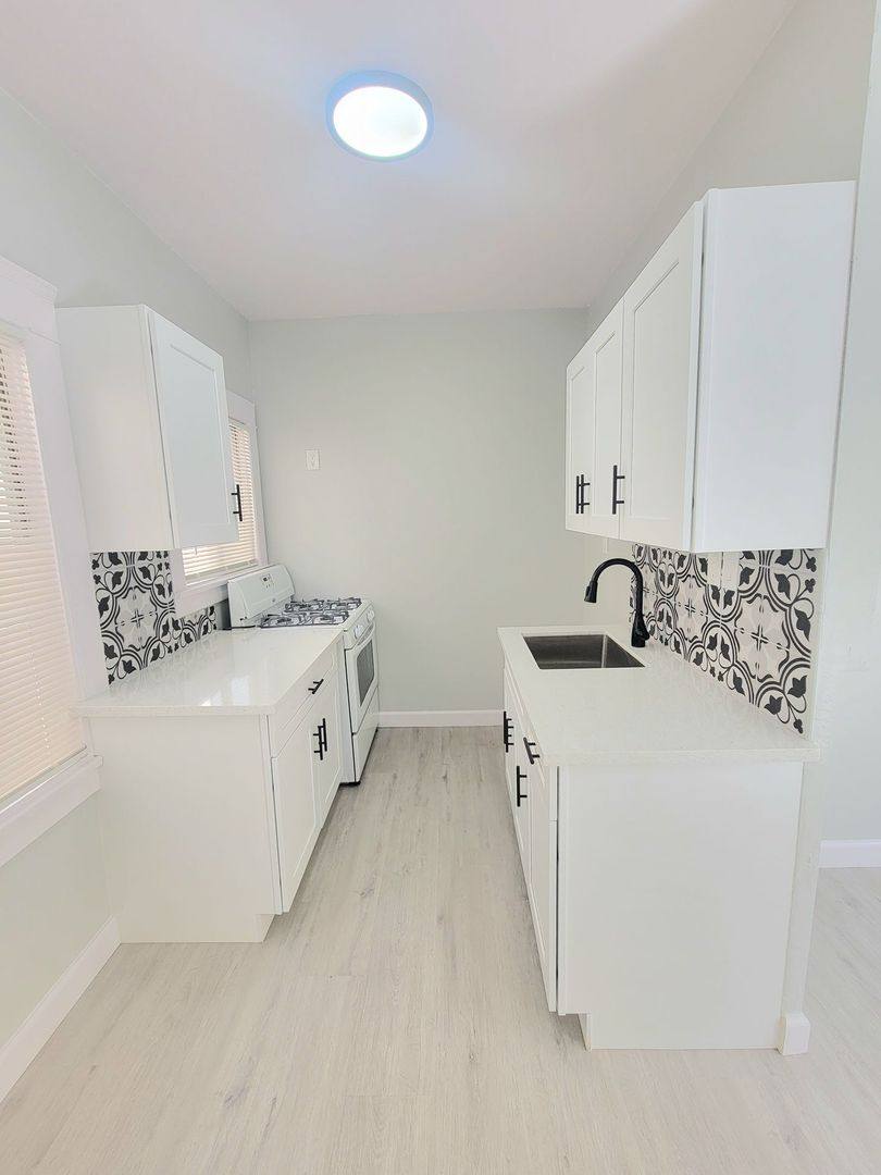 Apartment for rent at 236 Lime Ave, Long Beach, CA 90802